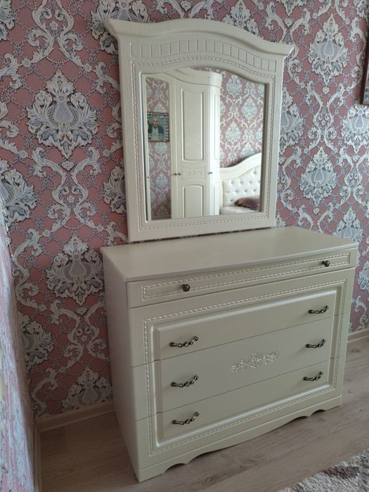 Продам спальный гарнитур