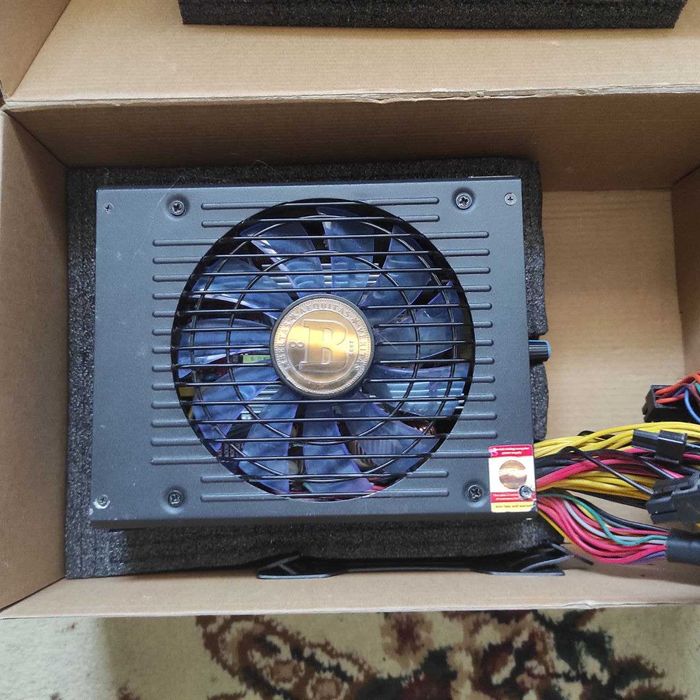 Мощнный блок питания 1600wt.