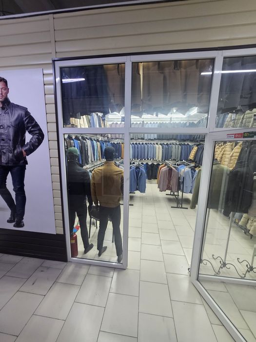 Продаётся бутик с товаром , точка наработаная.