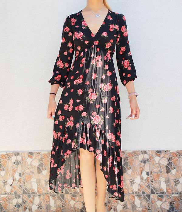 Rochie neagra cu trandafiri si trena