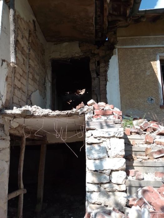 Къща с двор 1800 кв.м село Бохот