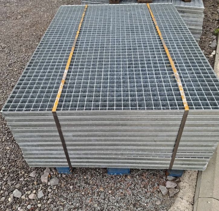 Vând grătare metalice zincate, rezistente și durabile, ideale pentru: 	rigole și canale de scurgere 	curți, platforme betonate