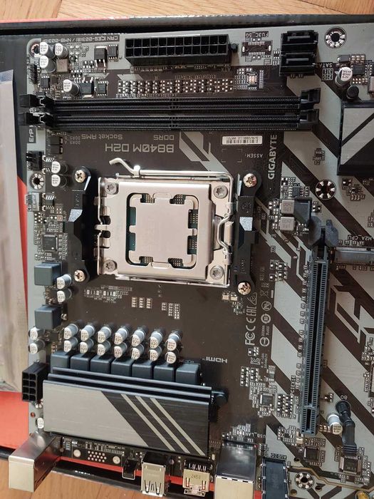 AMD Ryzen 5 7600X + Gigabyte B840M D2H /ново с гаранция/