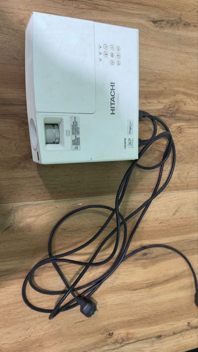 Proyektor HITACHI