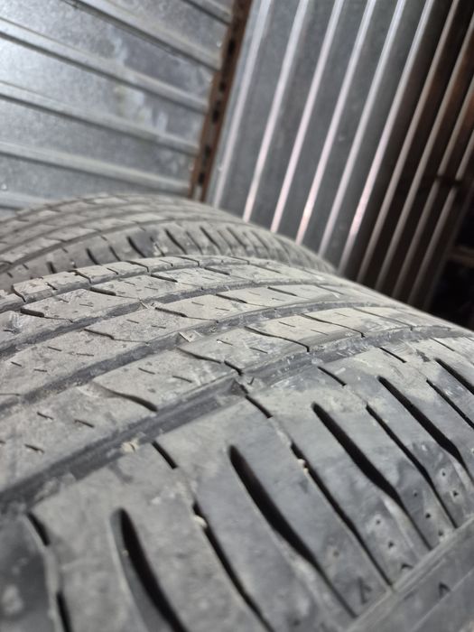 Продам шины б/у 235-60 R18