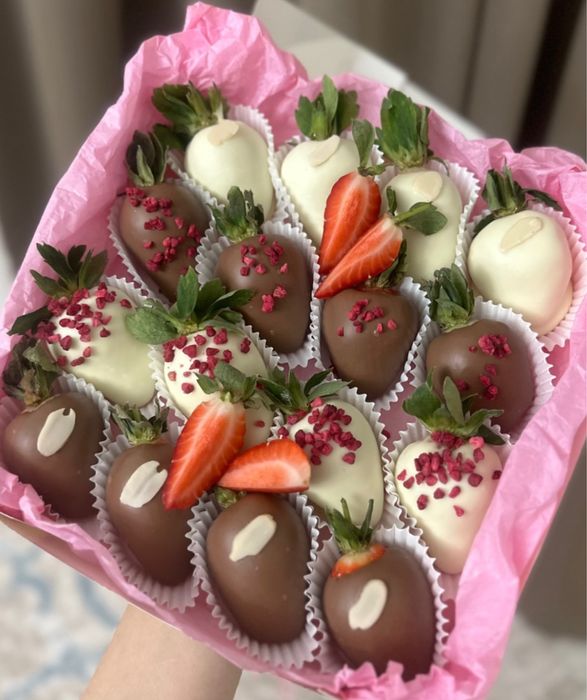 Клубника в шоколаде в наличии