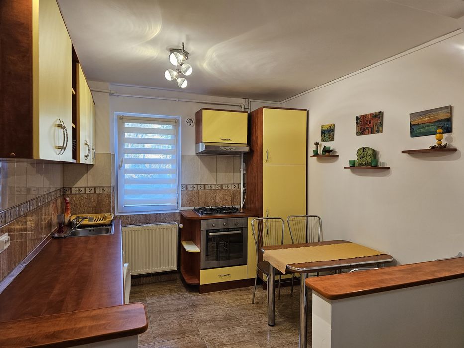 Inchiriez apartament semidecomandat 2 camere, parter Astra