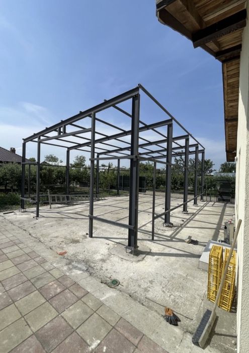 Vindem hale metalicie.  8 deschidere 15 lungime  4 la  strasna