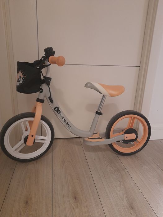 Bicicleta echilibru si casca Minnie Mouse