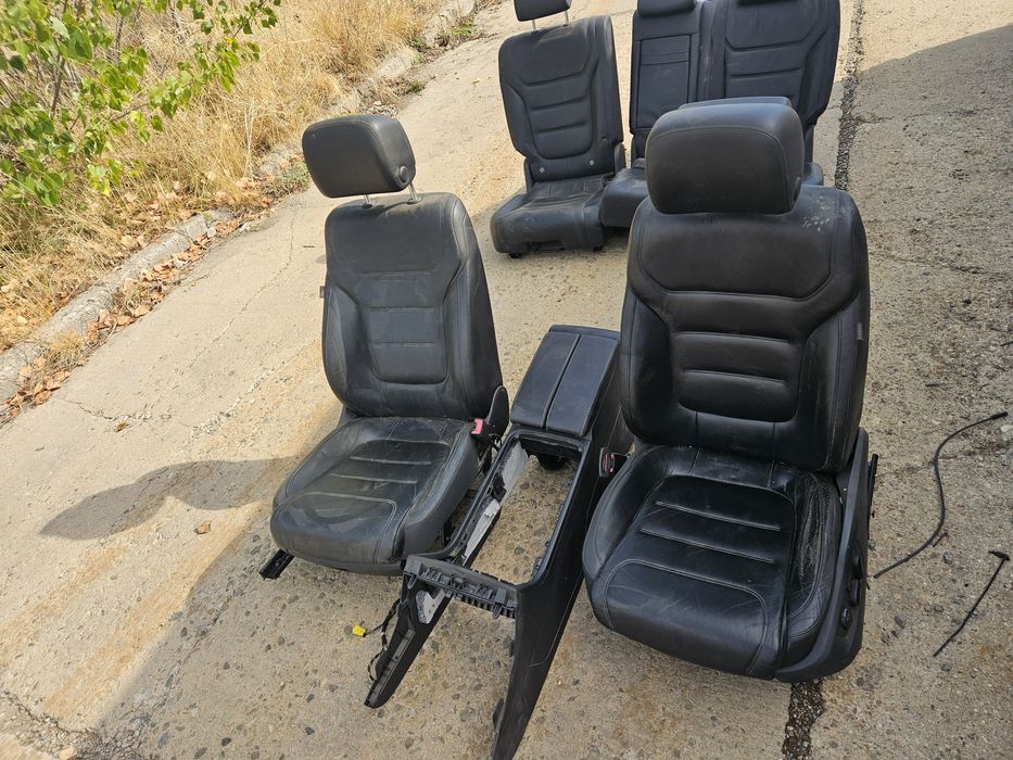 Кожен салон за Vw Tuareg 2013година