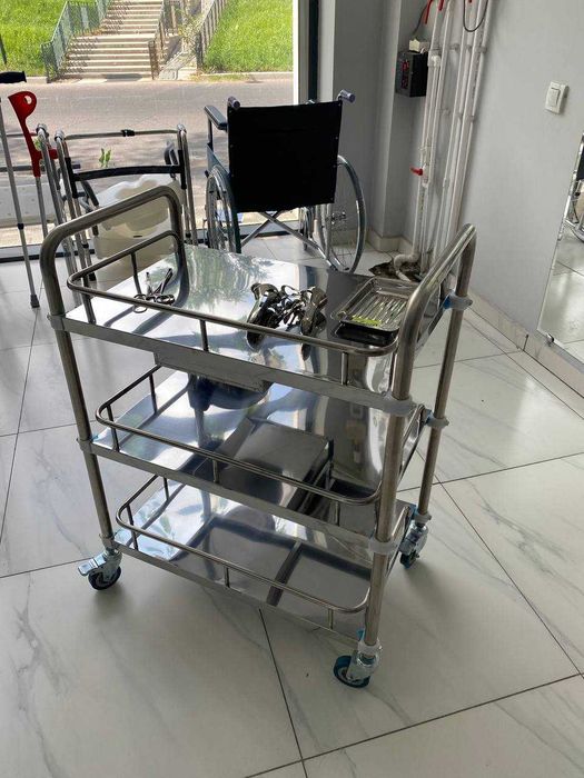 Манипулиационный столик с 3 полками