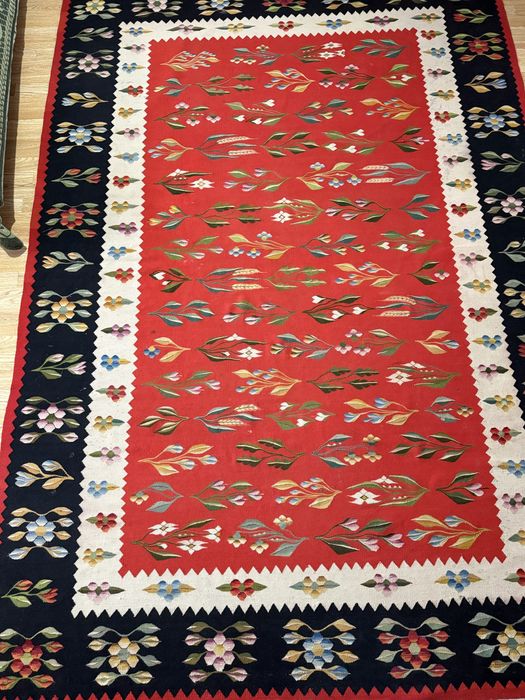 Vand covor lana de 100 de ani