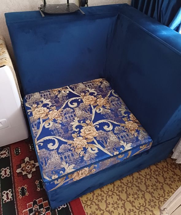 Угловой диван и кресла