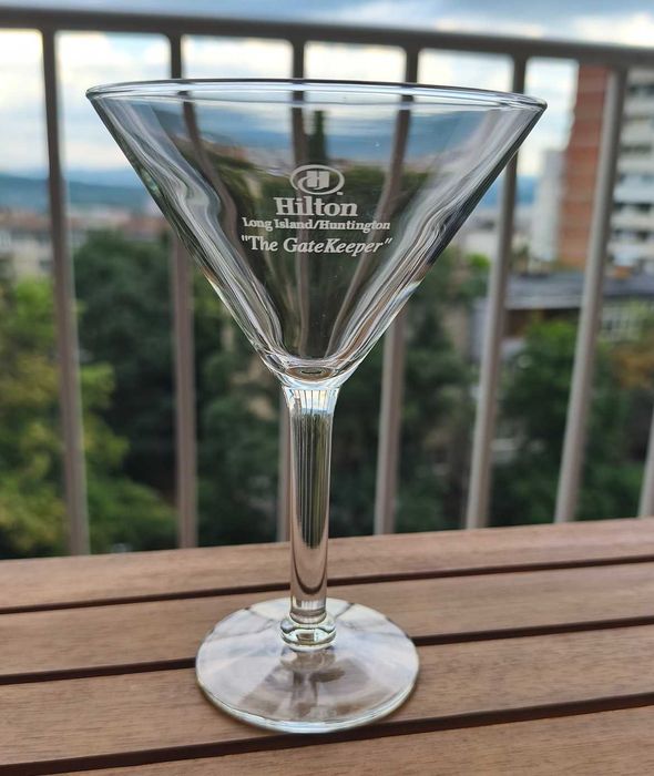 чаша за мартини Hilton Long Island/Huntington