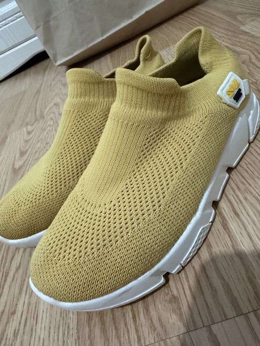 Продам сандали для девочек