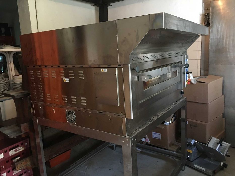 Професионална пица пещ RAPIDO с въртящ се плот за 6бр. Пици/72бр./час