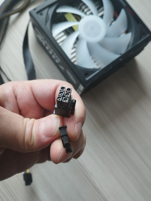 Sursă de alimentare 700w