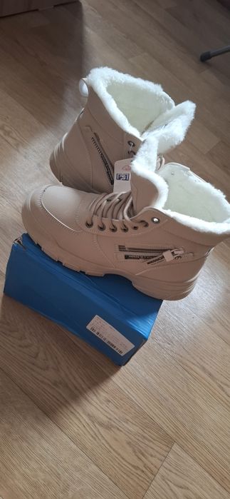 Тёплые женские ботинки