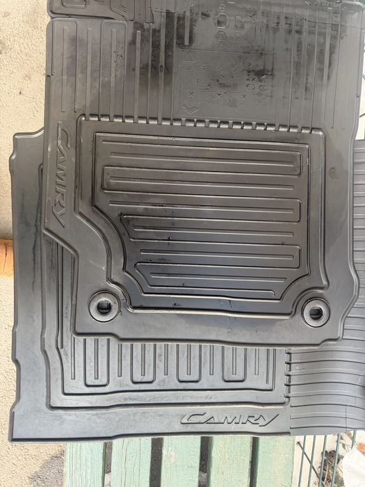 Продам оригинальные полики на камри 55