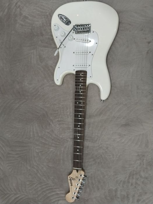 Электро гитара и комбо усилитель