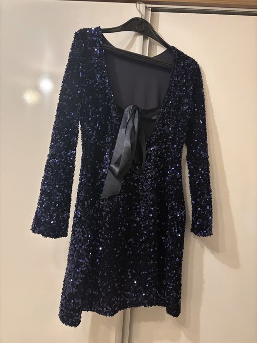 Официална рокля на паети обличана веднъж.