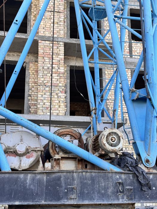 Bashnya krani 60–80 metr atrofida 10–18 tonnagacha f