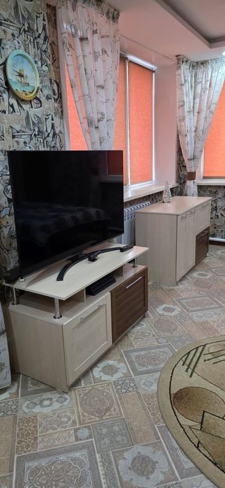 Продам 2 шкафа, стол, тумба, комод