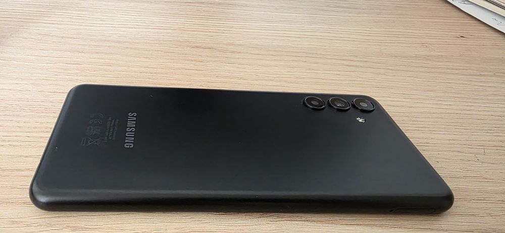 Samsung Galaxy A13 5G – много запазен + бонус кейс