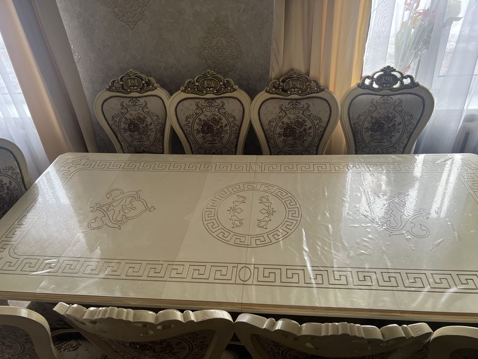 Продам стол для гостиной