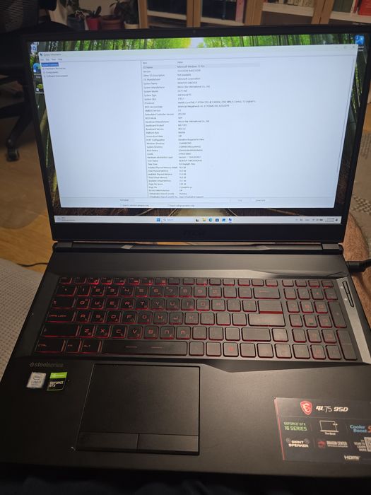 Геймърски лаптоп MSI GL75 9SD