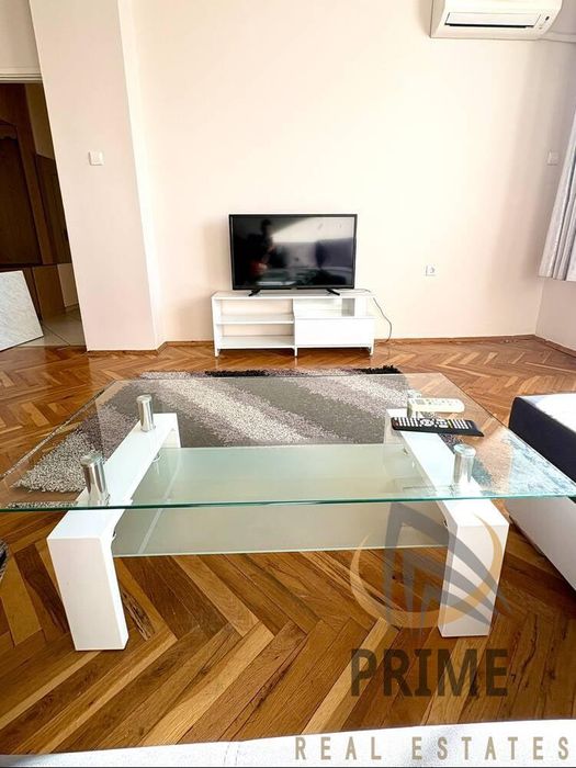 Дава се под наем Тристаен апартамент в Бургас, Братя Миладинови - 110 кв.м за 561 € - Снимка #1