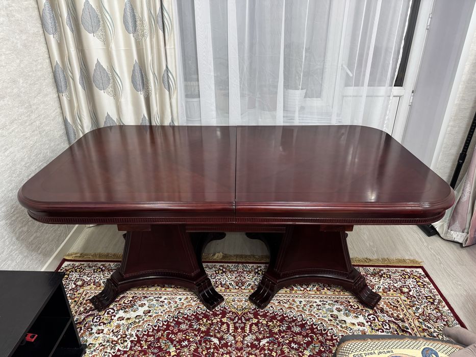 Шикарный стол дома будет той