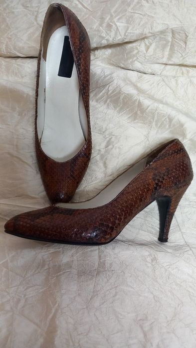 Атрактивни чанти и обувки от естествена крокодилска и змийска кожа