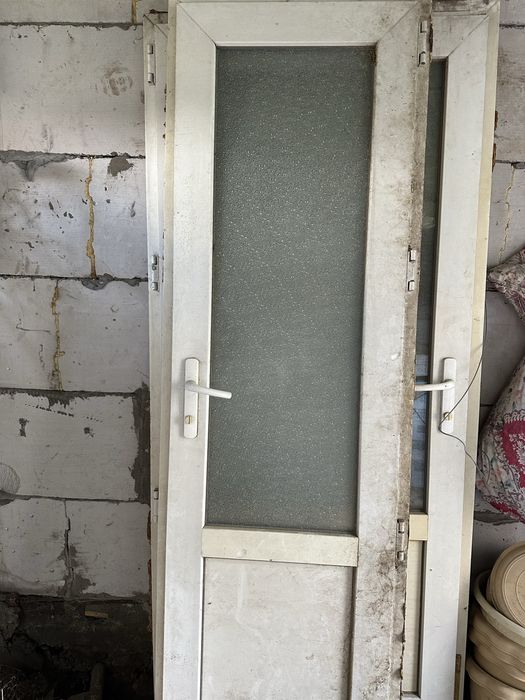 Пластиковые двери