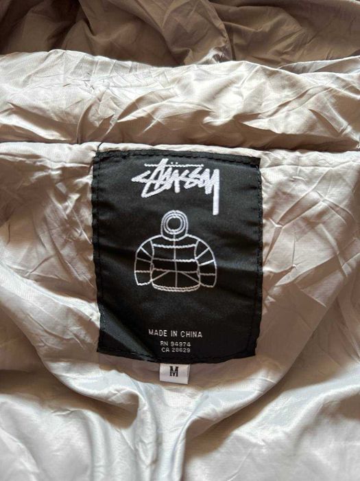 Geaca Stussycu eticheta (nu Nike, Gucci, Adidas, Balenciaga)