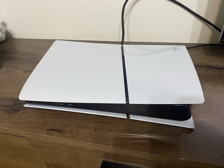 PS5 Digital + controller