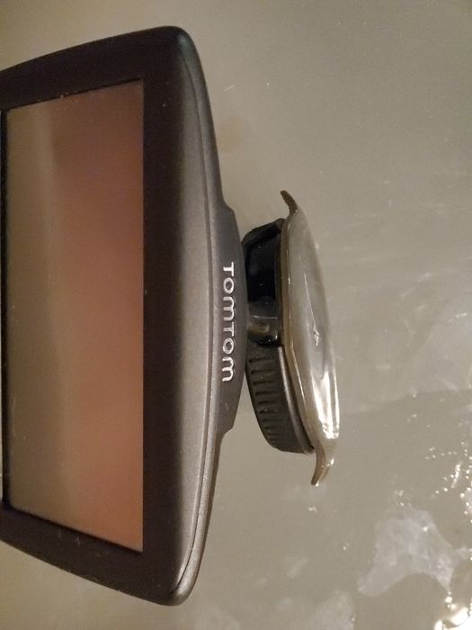 Продавам навигация Tom tom