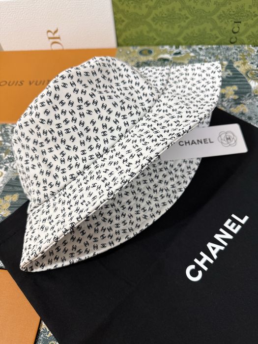 Дизайнерски шапки New Season