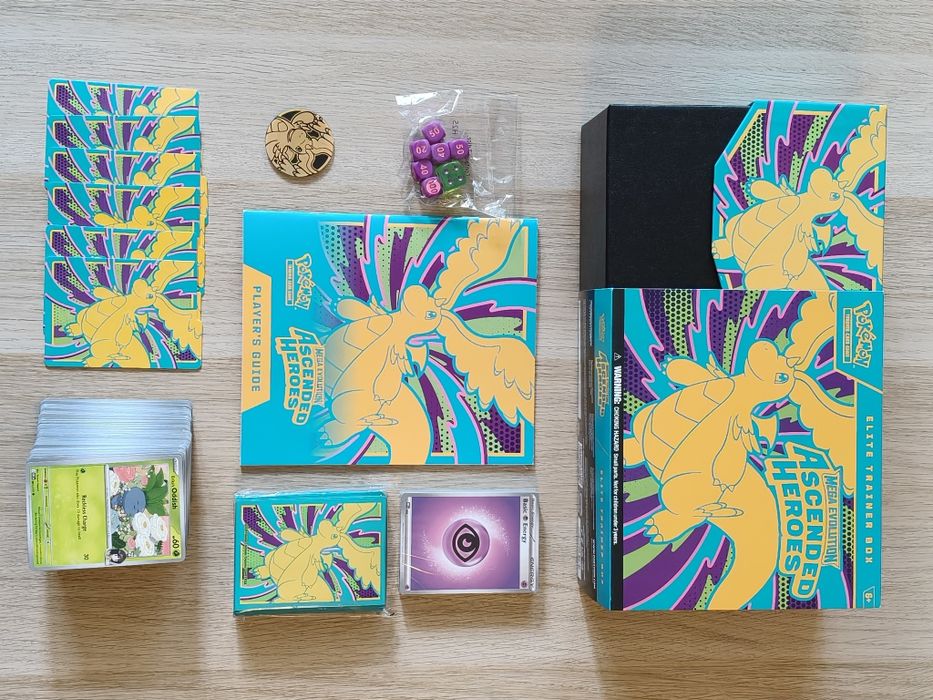 Lot Pokemon Ascended Heroes: 131 Cărți Fără Dubluri, ETB + Accesorii + Sleeves (Originale)