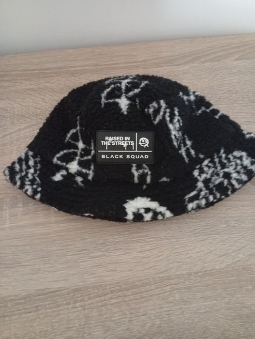 Нови шапки различни