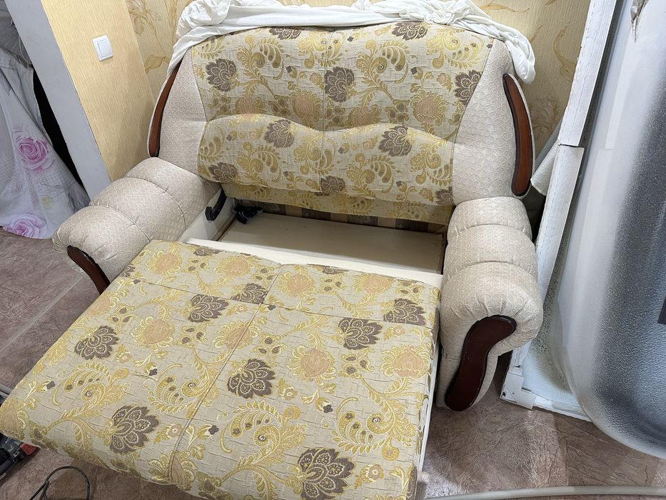 Продам диван выдвижной тройка