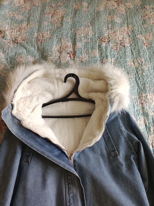 Продаю парку одевалась пару раз.