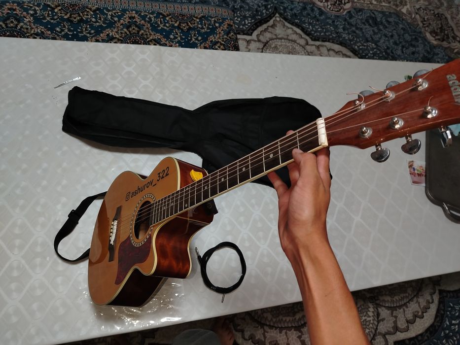 Gitara 40 Razmeri, telefon bo'lsa abmen qilaman