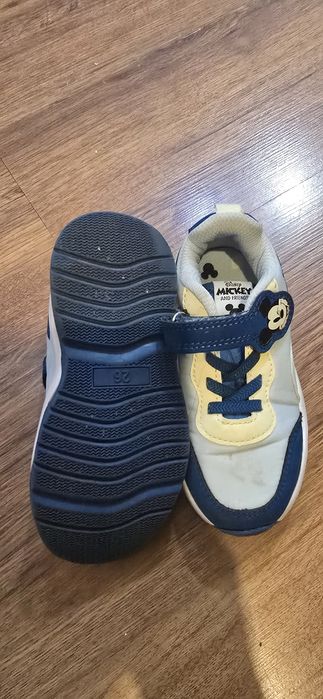 Adidasi 26 si 23
