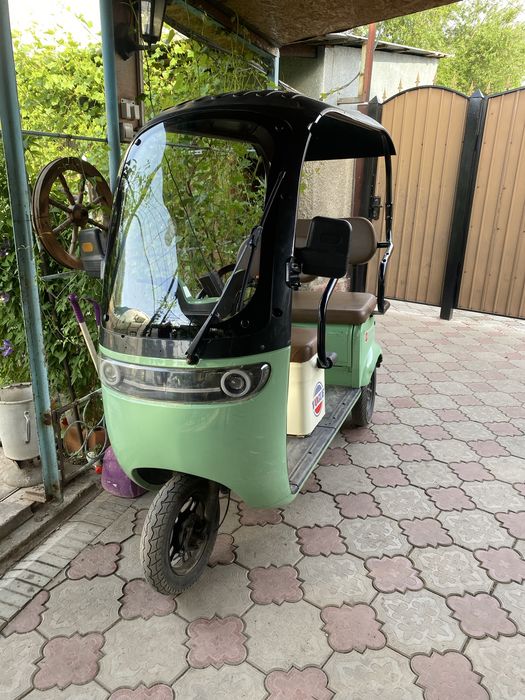 Продам трицикл с крышей