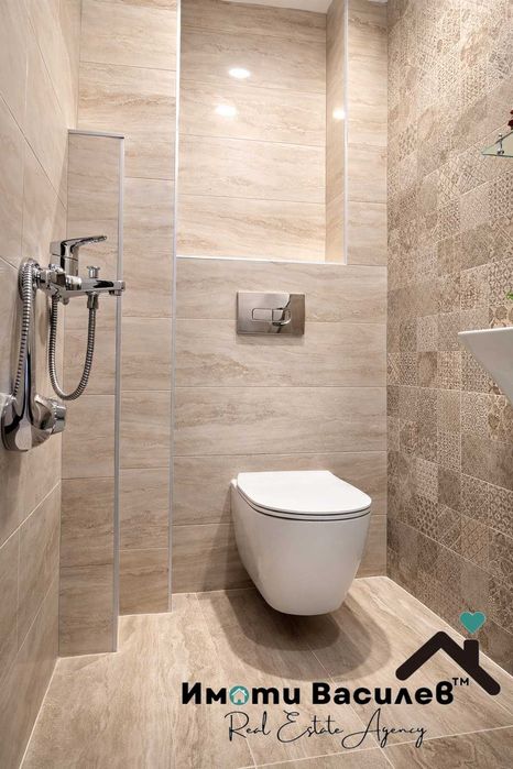 Дава се под наем Тристаен апартамент в София, Център - 80 кв.м за 817.53 € - Снимка #10