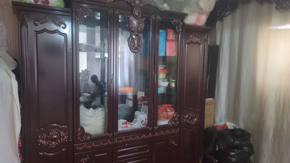Mebel sotiladi stenka tumba blan