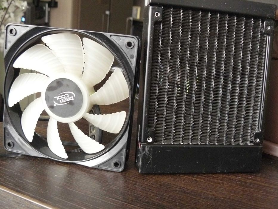 Radiator cu ventilator si racire cu lichid