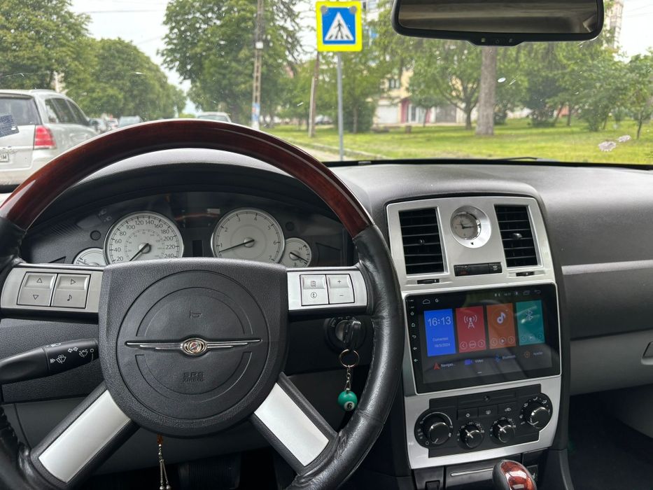 Chrysler 300c  Моля сериозни купувачи