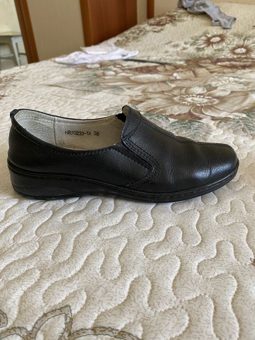 Продамтуфли черные. Женские.